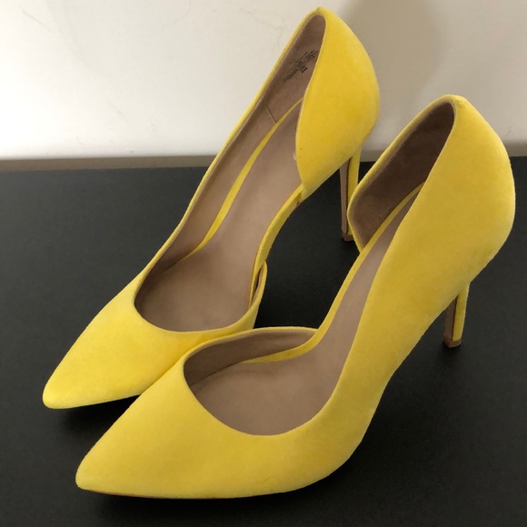 yellow pumps size 8